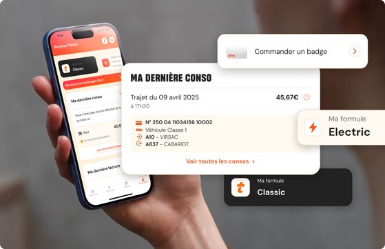 Personne tenant un smartphone affichant une application de suivi de consommation et de services, avec des cartes d’information superposées à l’écran.